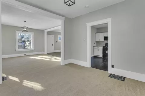 Living - 340-342 Union, Jackson, MI 49203 photo 4 of 9