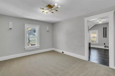 Living - 340-342 Union, Jackson, MI 49203 photo 6 of 9