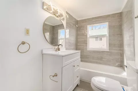 Bath - 315 Parrish, Battle Creek, MI 49037 photo 1 of 2