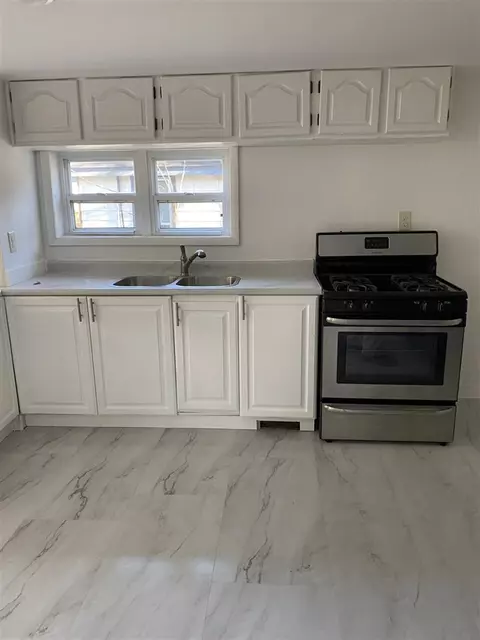Kitchen - 315 Parrish, Battle Creek, MI 49037 photo 4 of 4