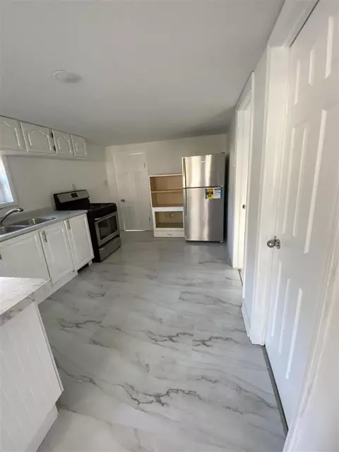 Kitchen - 315 Parrish, Battle Creek, MI 49037 photo 3 of 4
