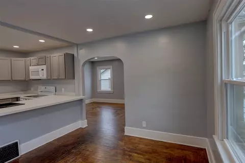 Living - 238 E High, Jackson, MI 49203 photo 6 of 9