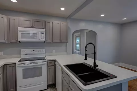 Kitchen - 238 E High, Jackson, MI 49203 photo 9 of 10