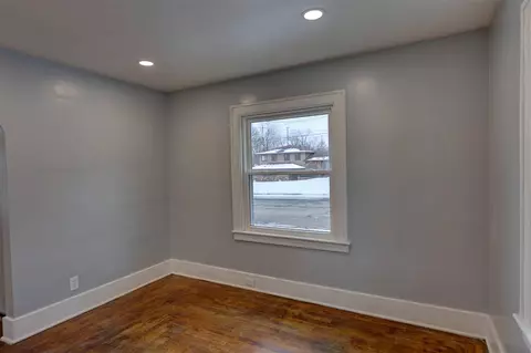 Living - 238 E High, Jackson, MI 49203 photo 7 of 9