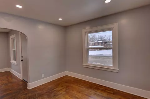 Living - 238 E High, Jackson, MI 49203 photo 8 of 9