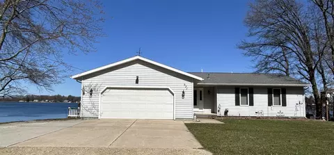 571 S Bass Lk, Vestaburg, MI 48891