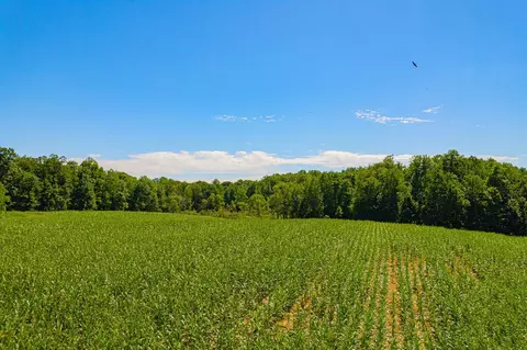 1936 E Clear Lk, Buchanan, MI 49107