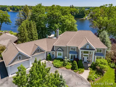 16076 Highland, Spring Lake, MI 49456