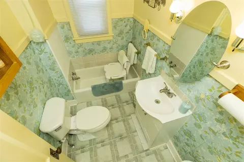 Bath - 1615 Cherry, Niles, MI 49120 photo 1 of 1