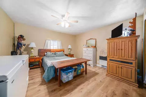 Bedroom - 9461 Territorial, Munith, MI 49259 photo 1 of 4