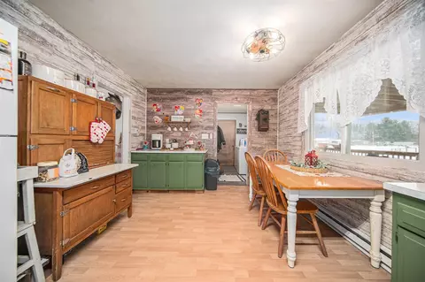 Kitchen - 9461 Territorial, Munith, MI 49259 photo 2 of 2