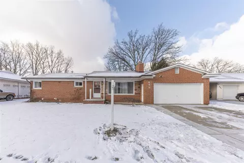 685 Center Rdg, South Lyon, MI 48178