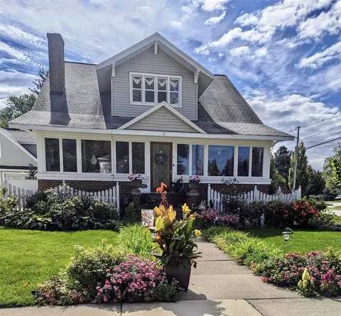 2 E Central, Zeeland, MI 49464