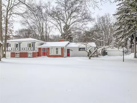 128 Waukazoo, Holland, MI 49424