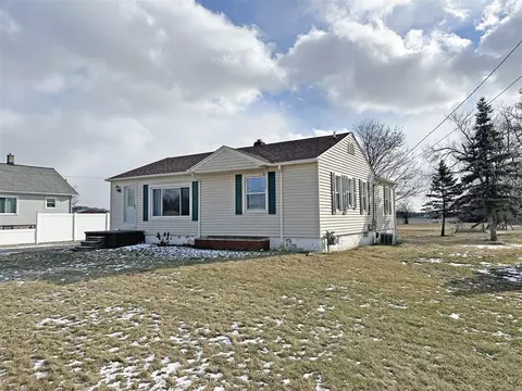 2500 Carleton Rockwood, Carleton, MI 48117