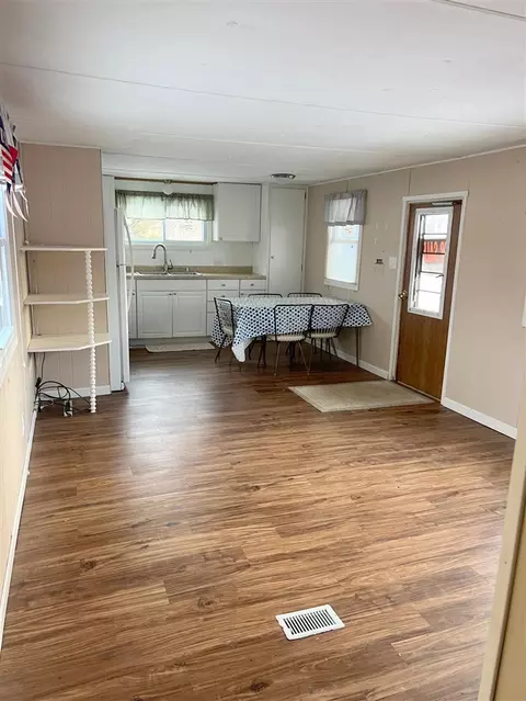 747 Cambridge, Coldwater, MI 49036 photo 6