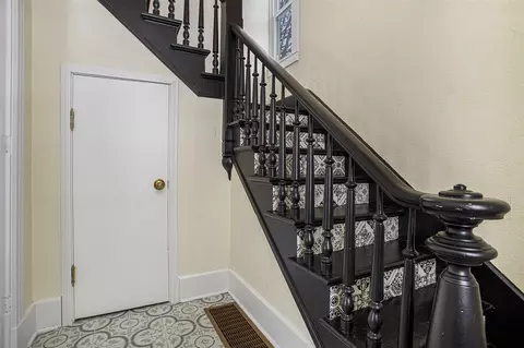 Entry Way - 321 N Marshall, Marshall, MI 49068 photo 1 of 3