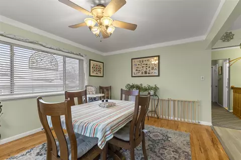 Dining - 2070 Serra, Sterling Heights, MI 48310 photo 3 of 4
