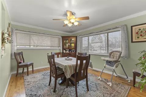 Dining - 2070 Serra, Sterling Heights, MI 48310 photo 2 of 4