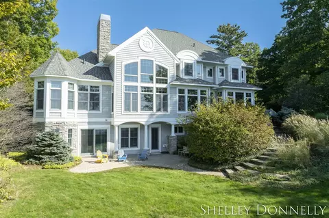 17296 Beach Rdg, West Olive, MI 49460