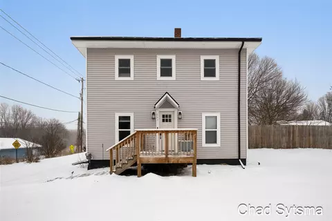 203 Division, Saranac, MI 48881