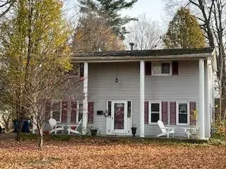 303 John, Holly, MI 48442