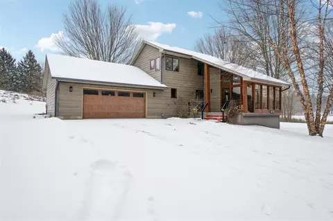 670 Island Lk, Chelsea, MI 48118
