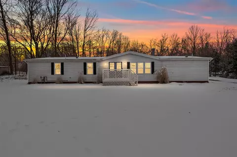 2250 N Lake Pleasant, Hillsdale, MI 49242