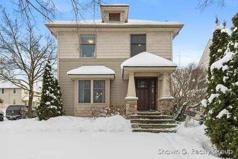1602 Wealthy, Grand Rapids, MI 49506
