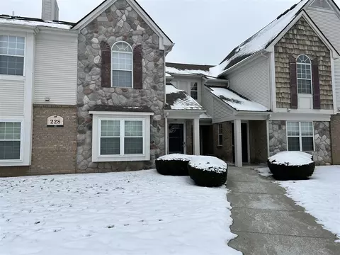 228 Brookwood #8, South Lyon, MI 48178