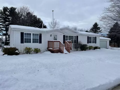 1330 Country Vw, Fremont, MI 49412