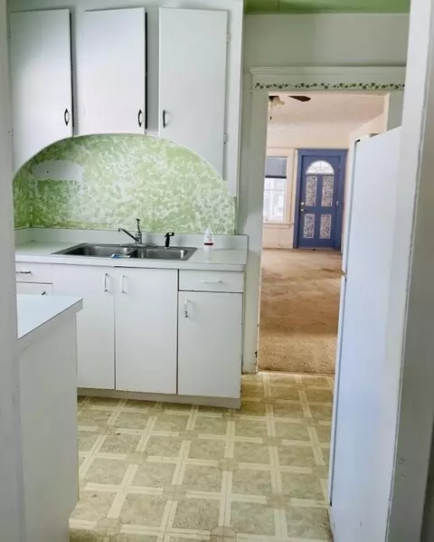 Kitchen - 2308 Vining, Jackson, MI 49203 photo 1 of 3