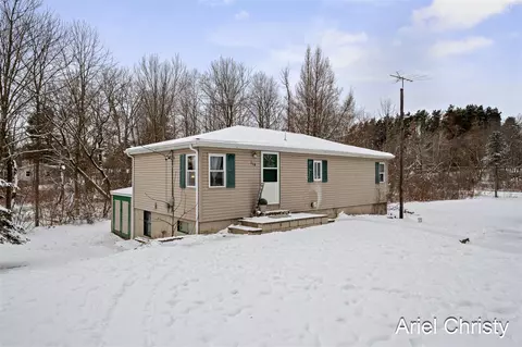 114 Indian Lks, Sparta, MI 49345