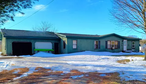 9866 Erdman, Onekama, MI 49675