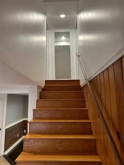 Entry Way - 876 E Michigan, Marshall, MI 49068 photo 3 of 3