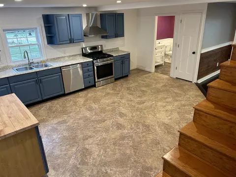 Kitchen - 876 E Michigan, Marshall, MI 49068 photo 3 of 4