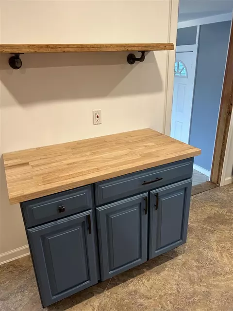 Kitchen - 876 E Michigan, Marshall, MI 49068 photo 2 of 4