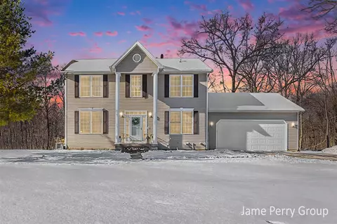 3737 Pratt Lk, Lowell, MI 49331