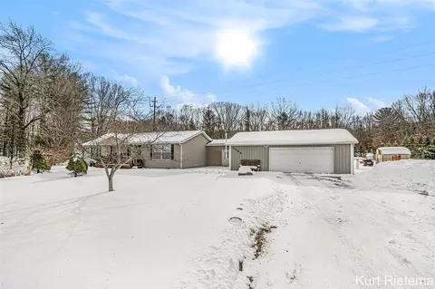 2564 108th, Allegan, MI 49010