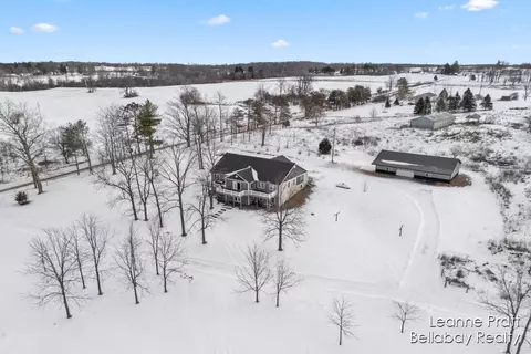 9275 Valley, Vermontville, MI 49096