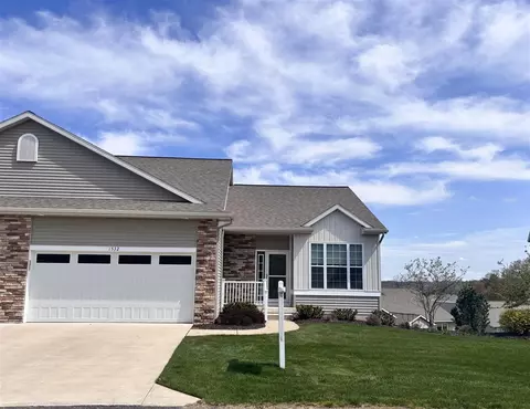 1532 Center Hl, Lowell, MI 49331