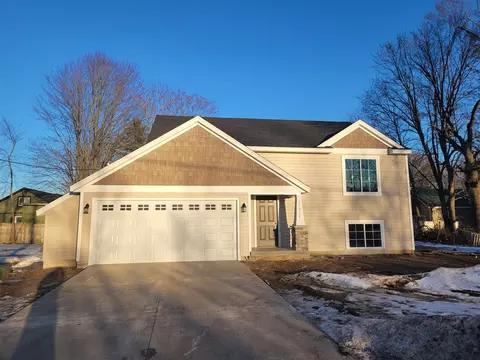 11914 N Division, Sparta, MI 49345