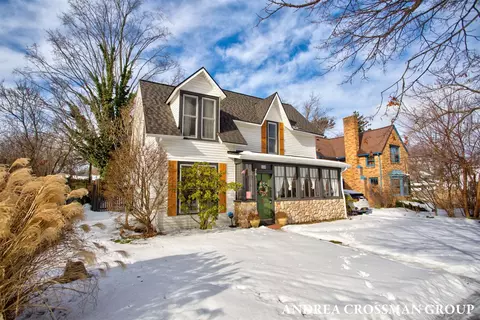 558 Kalamazoo, South Haven, MI 49090