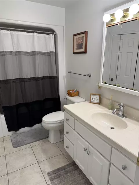 Bath - 104 E Gatehouse, Edmore, MI 48829 photo 1 of 1