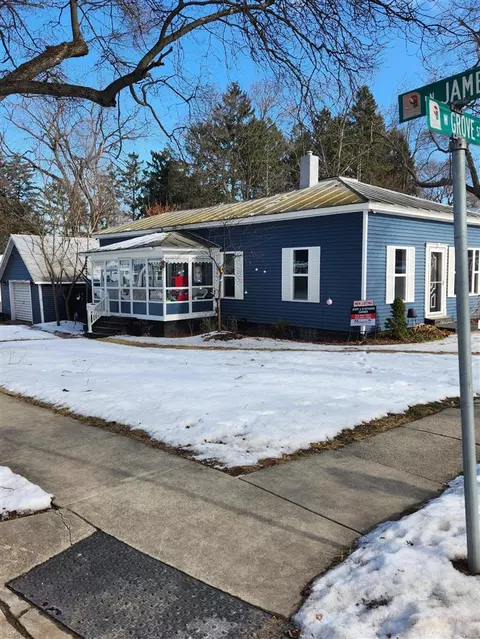 516 W W Grv, Greenville, MI 48838