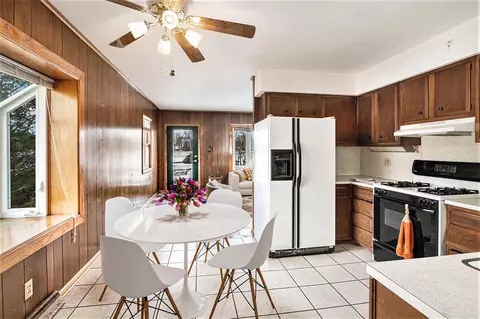 Kitchen - 23194 Van Resort, Mendon, MI 49072 photo 1 of 2