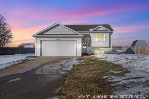 9543 N Wind Dr, Zeeland, MI 49464