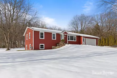 6145 Maksimowski, Belmont, MI 49306