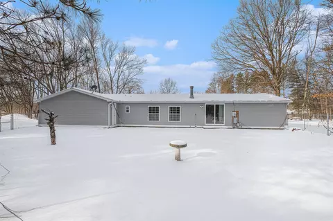 4448 E Riv, Buchanan, MI 49107 photo 3