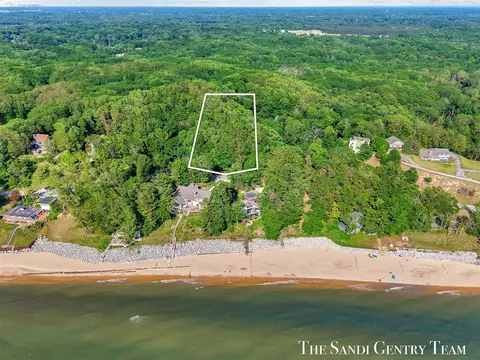 18200 N Shore Ests, Spring Lake, MI 49456